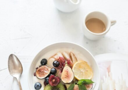 Healthy breakfast bowl with fresh berries and coffee for a busy morning