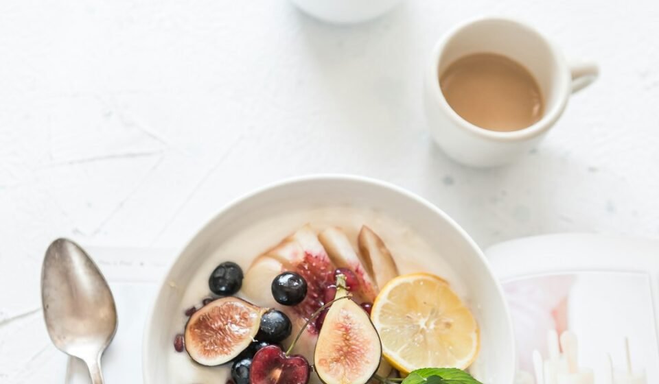 Healthy breakfast bowl with fresh berries and coffee for a busy morning