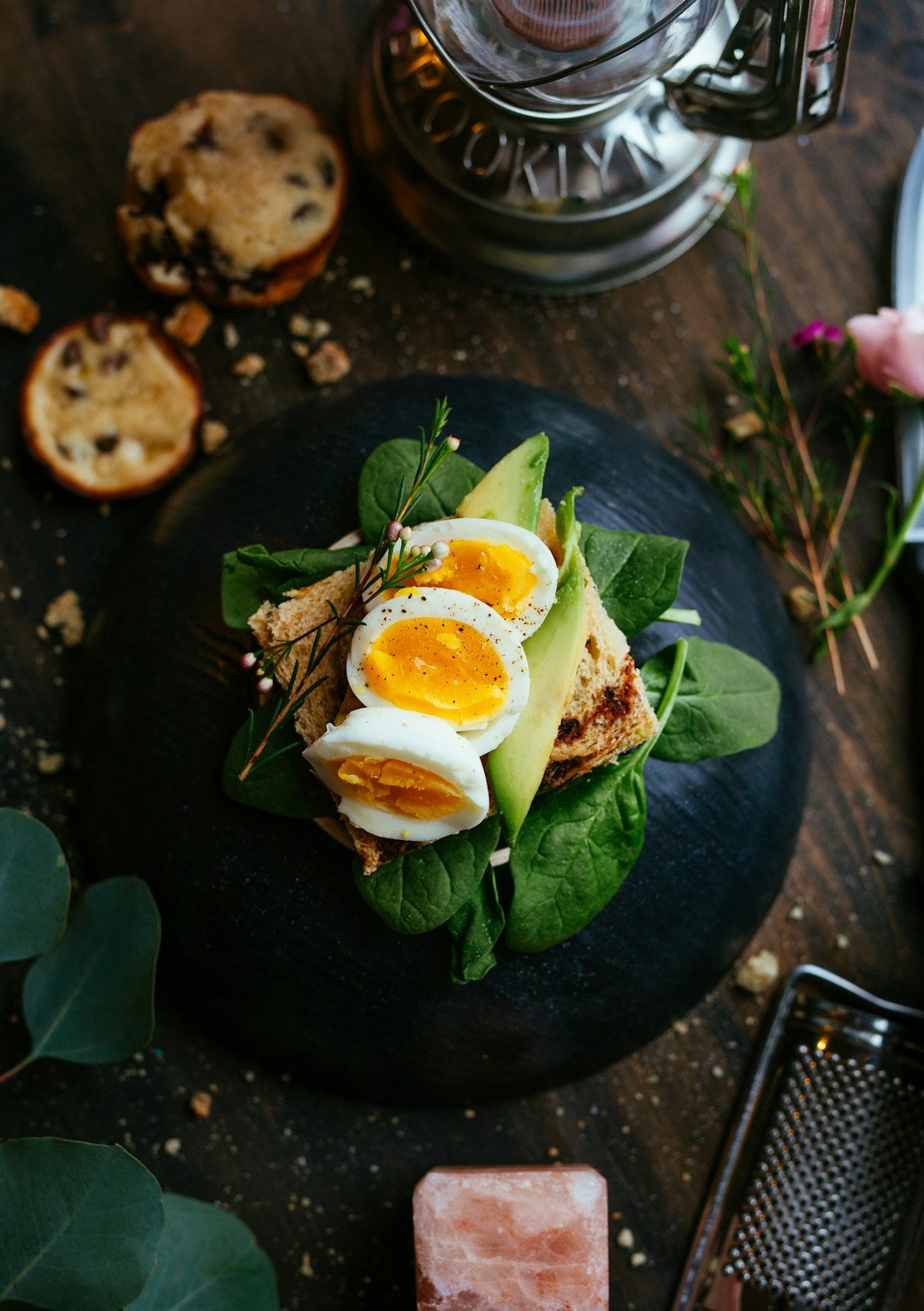 Protein-rich food with egg for a balanced diet