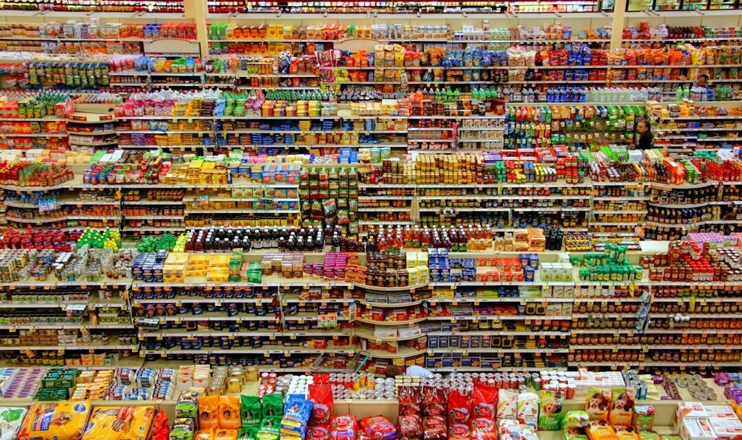 Packaged foods in a supermarket for learning how to read nutrition labels