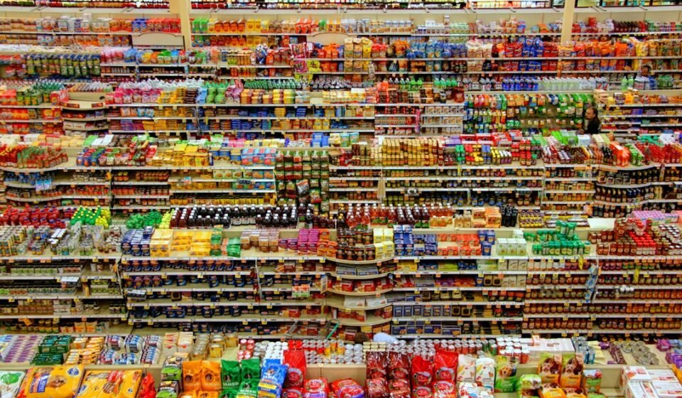 Packaged foods in a supermarket for learning how to read nutrition labels
